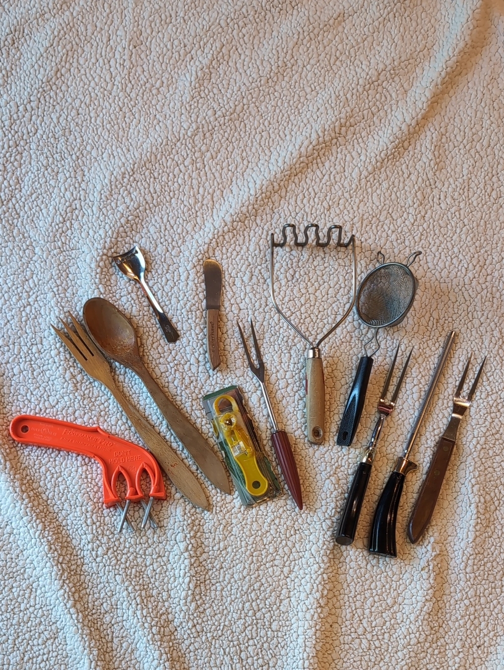 Lot of vintage kitchen items Hickory Farms Androck Edgemaker Pro Fork Strainer